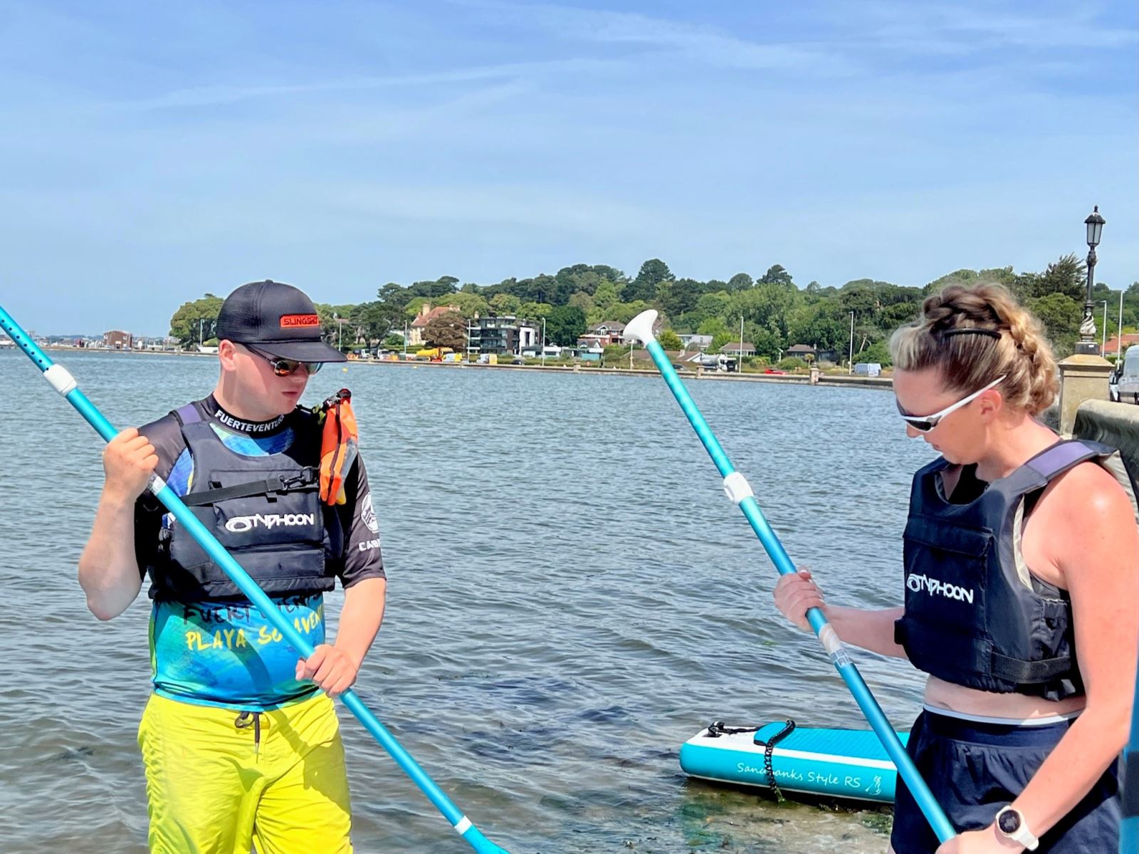 Instructor explaining stand up paddleboard technique to blogger